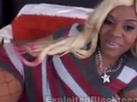 Black teen kakey gives superb head in ebony blowjob video