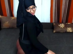 Muslimgirl - playing with her pussy